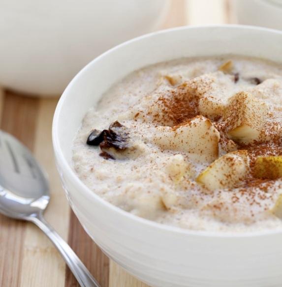 Cinnamon, pear and date porridge